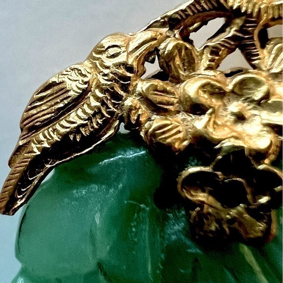 Antique carved jade pendant with real gold clasp. - Picture 4 of 4